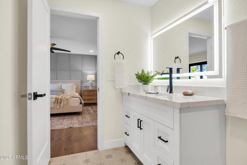 4910 E Shaw Butte Dr-30