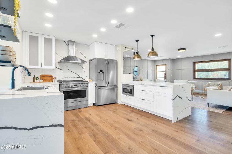 4910 E Shaw Butte Dr-23