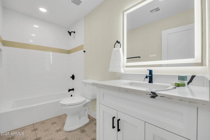 4910 E Shaw Butte Dr-29