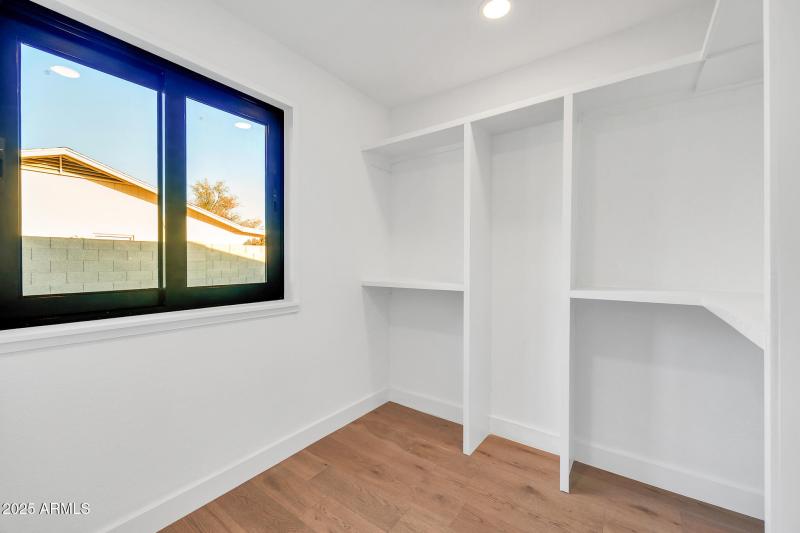 4910 E Shaw Butte Dr-34