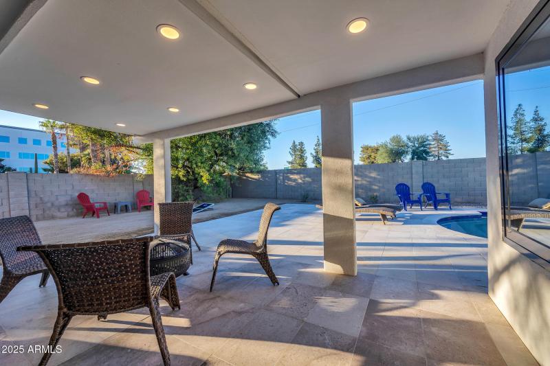 4910 E Shaw Butte Dr-49