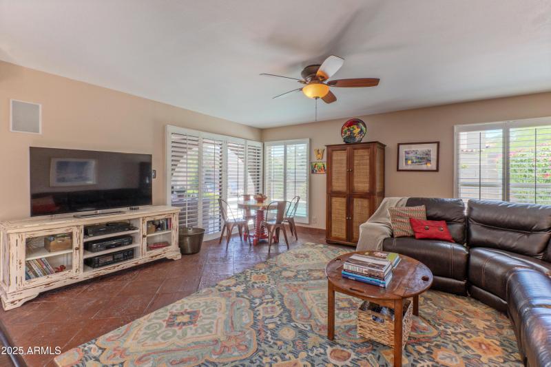 Family room has pool access&view