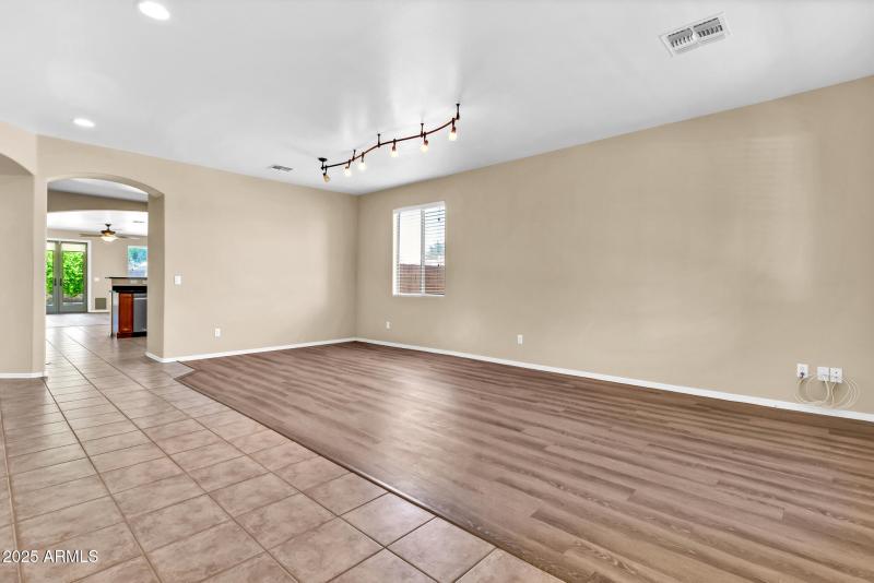 209 E Diamond Trl-10_(2048)