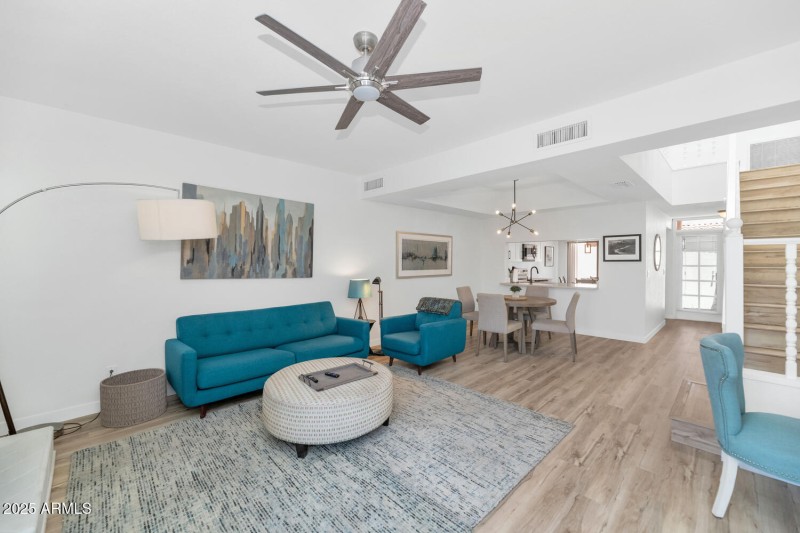 3037 E Rose Ln-large-006-030-TOD1851-150