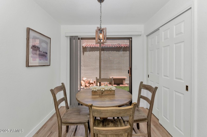 3037 E Rose Ln-large-015-029-TOD1857-150