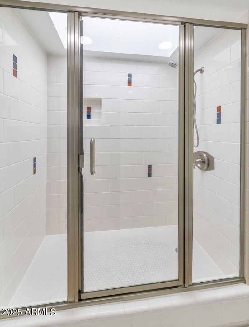 3037 E Rose Ln-large-021-013-TOD1873-761