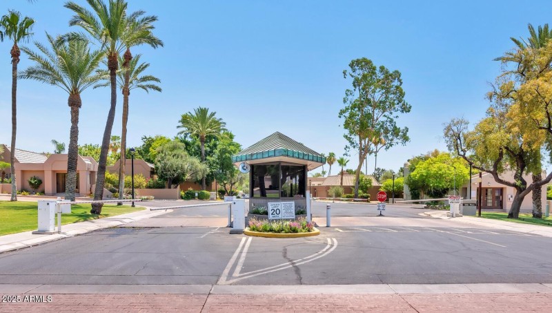 3037 E Rose Ln-large-032-010-TOD 4594-15