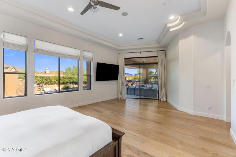 026_Primary Suite Sitting Area