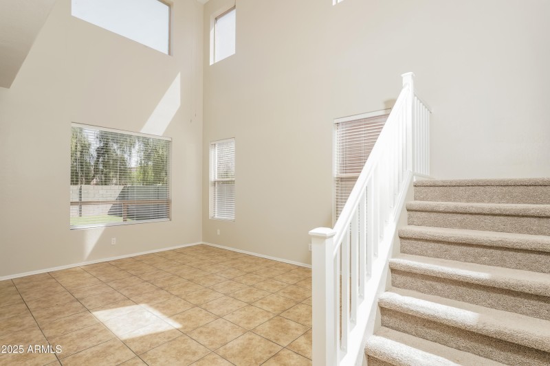 005-photo-living-room-10947270