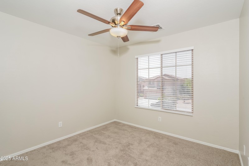 011-photo-bedroom-10947266