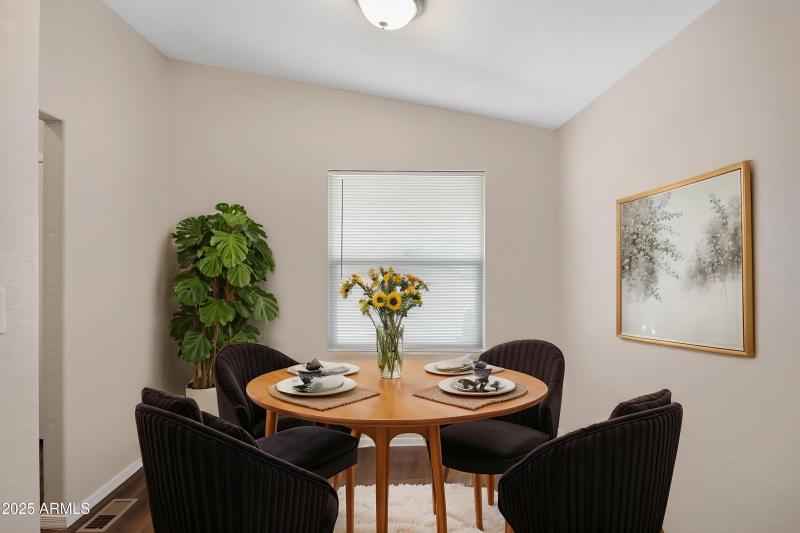 SECONDARY DINING AREA