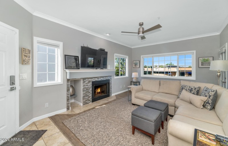 7710 E Gainey Ranch Rd-large-009-027-771