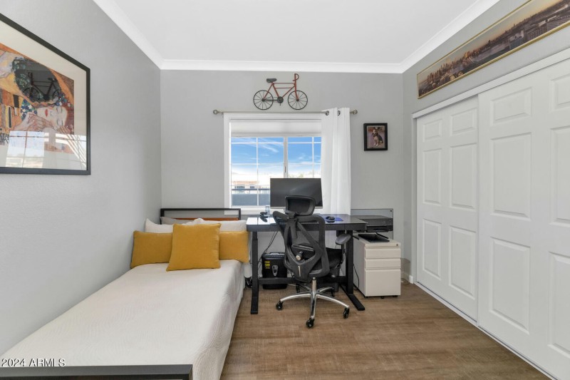 7710 E Gainey Ranch Rd-large-027-040-771