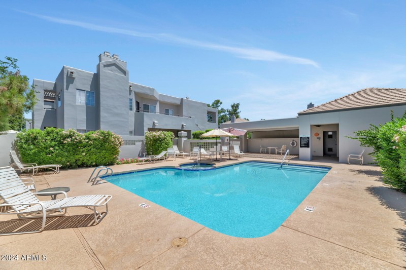 7710 E Gainey Ranch Rd-large-031-012-771