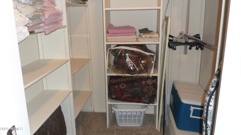 walk in closet in bdr 2