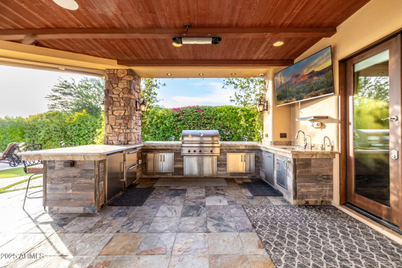 Outdoor Kitchen