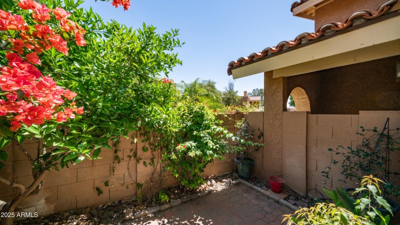 10420 N 10th St Unit 2 exterior-3