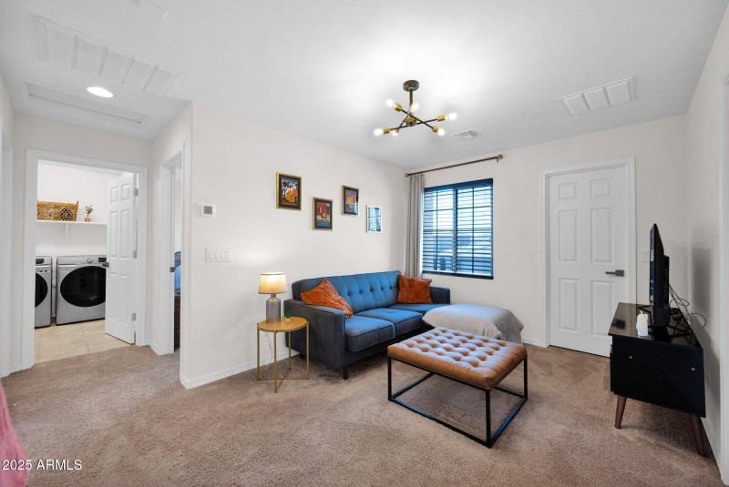 Upper loft flex space