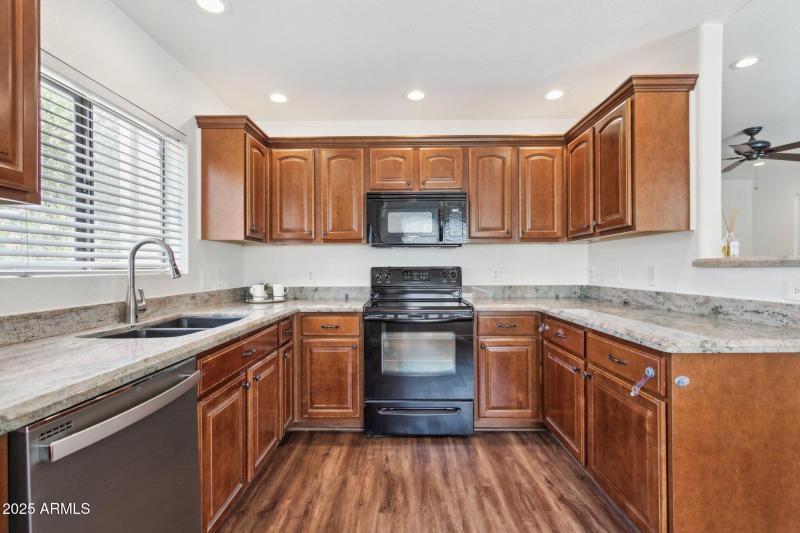 8-web-or-mls-15252-n-100th-st-1147