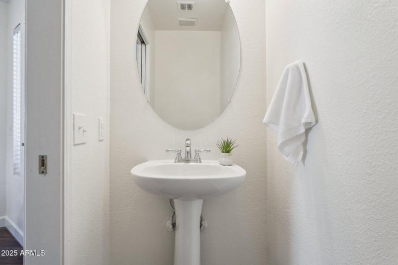 17-web-or-mls-15252-n-100th-st-1147