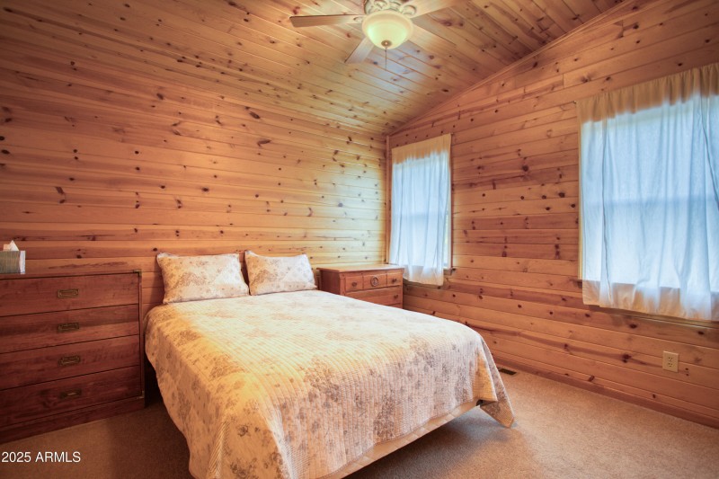 2836 Homestead Drive Overgaard, AZ 85933