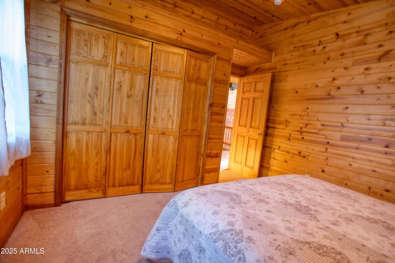 2836 Homestead Drive Overgaard, AZ 85933