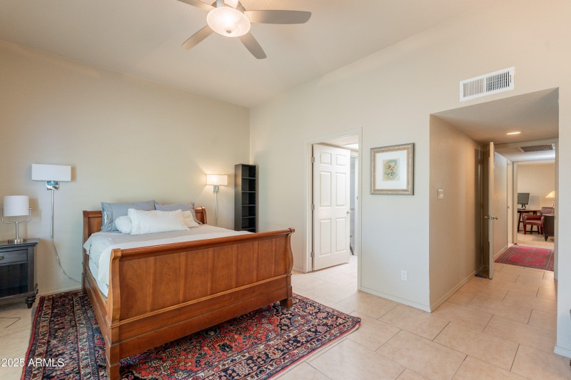 2413 E Rancho - Bed 1 & en suite