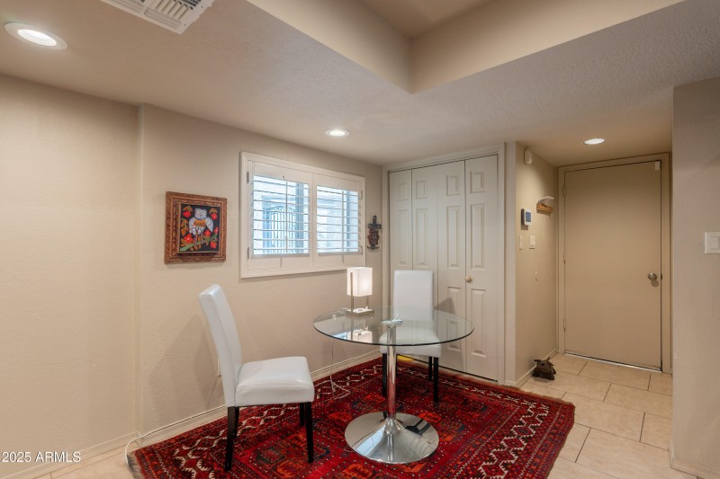 2413 E Rancho - Kitchen eat in