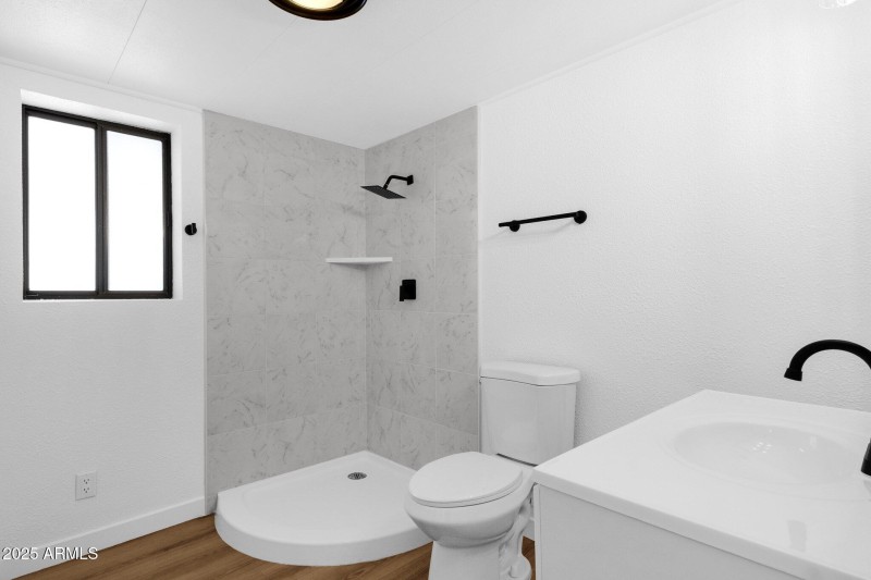 Beautiful 3:4 bathroom