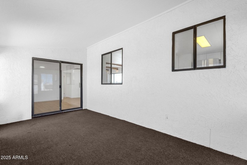 Carpeted Arizona room