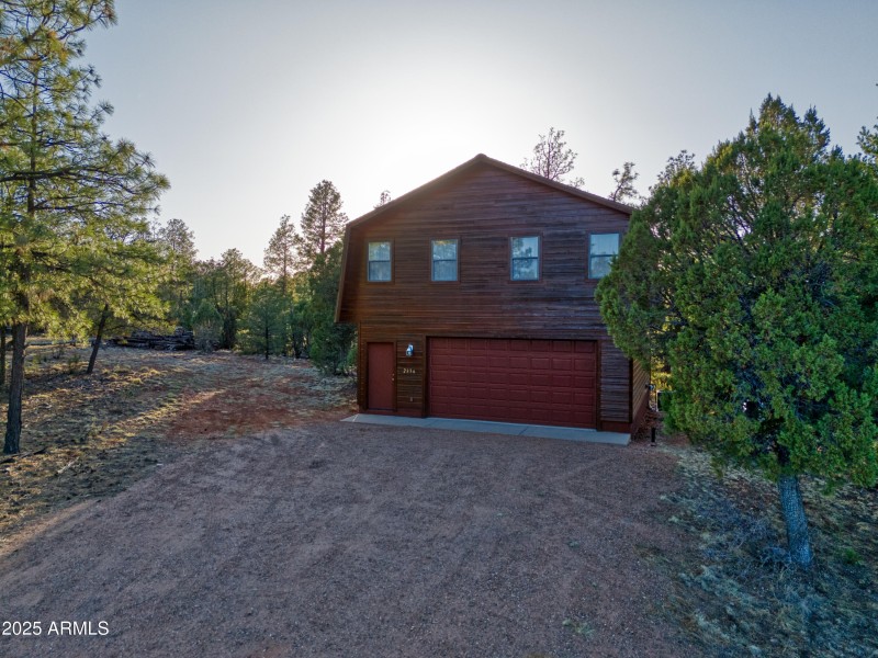 2836 Homestead Drive Overgaard, AZ 85933