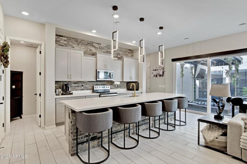 226 E Markwood Dr-14