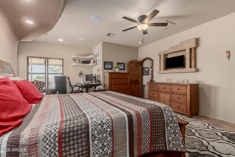 23 - Equestrian 11917