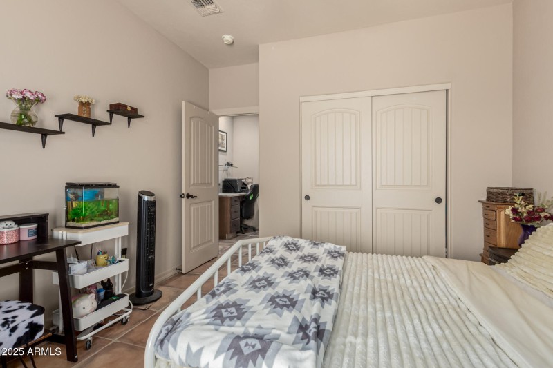 27 - Equestrian 11917