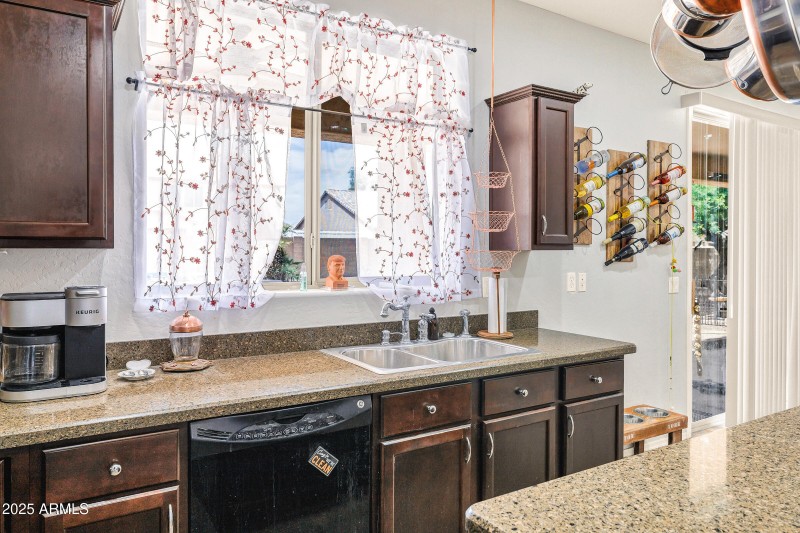 1565 E Prickly Pear Pl-19