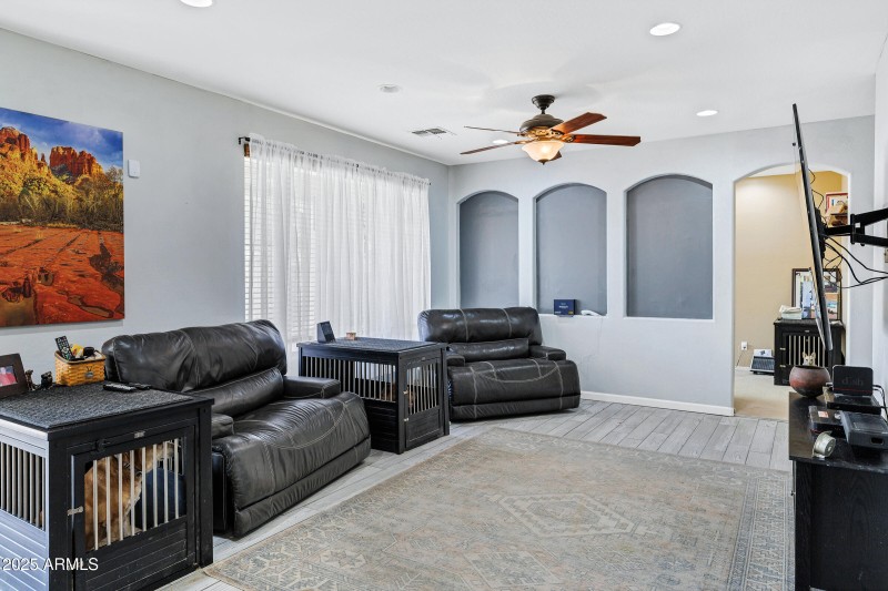 1565 E Prickly Pear Pl-21