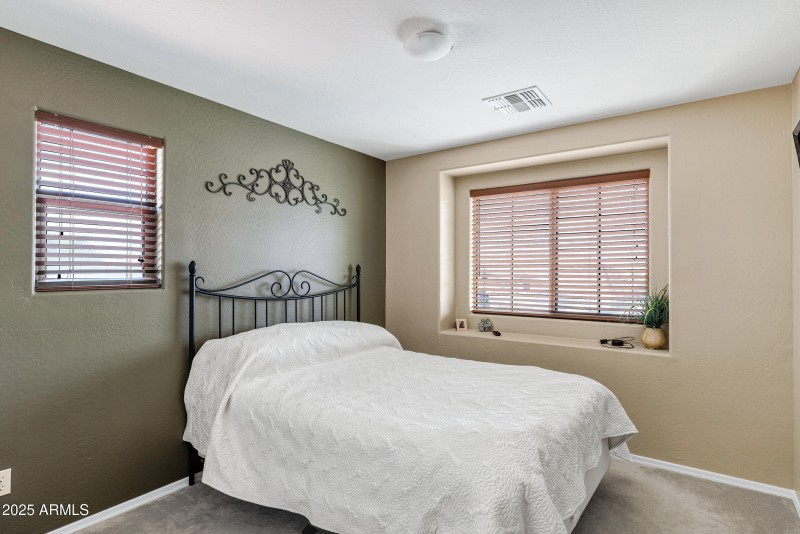 1565 E Prickly Pear Pl-31