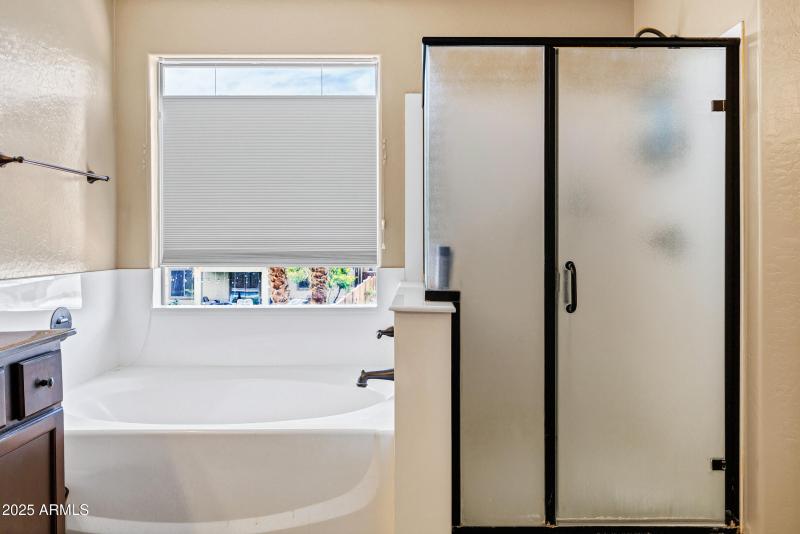 1565 E Prickly Pear Pl-41