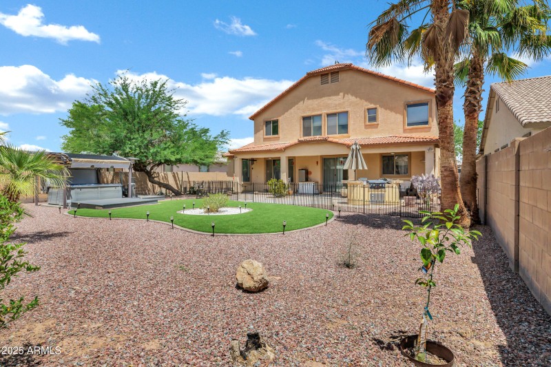 1565 E Prickly Pear Pl-43