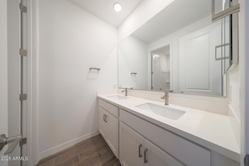 PHX_TierraVistoso_Lot 2010_Burgundy_1742