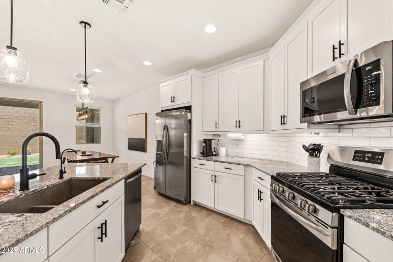 19968 W Flower St - 09