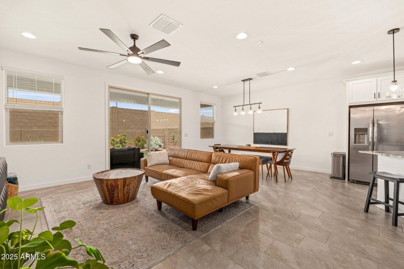 19968 W Flower St - 12