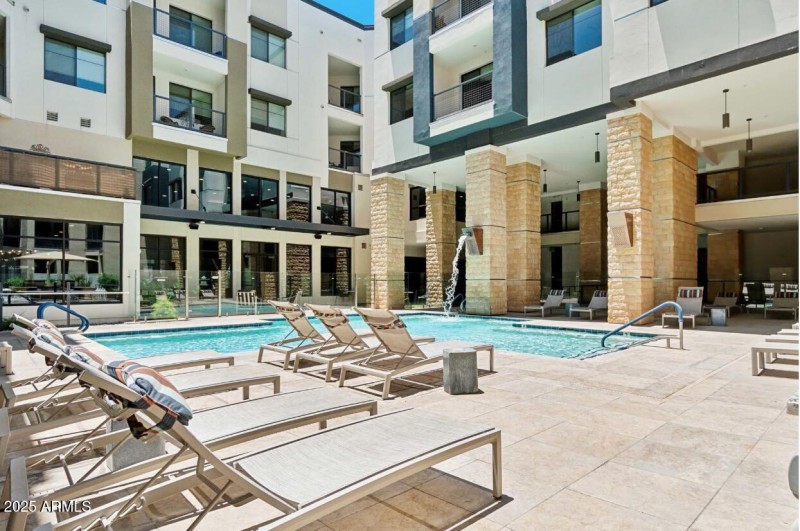 Pool Seating