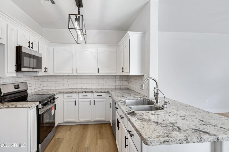 1563 S Longspur Ln-12