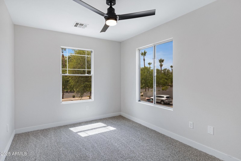 1563 S Longspur Ln-20