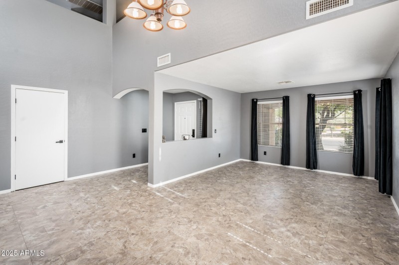 9735 W Kirby Ave - MLS-8