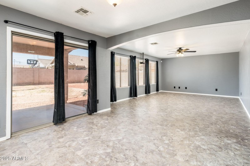 9735 W Kirby Ave - MLS-14