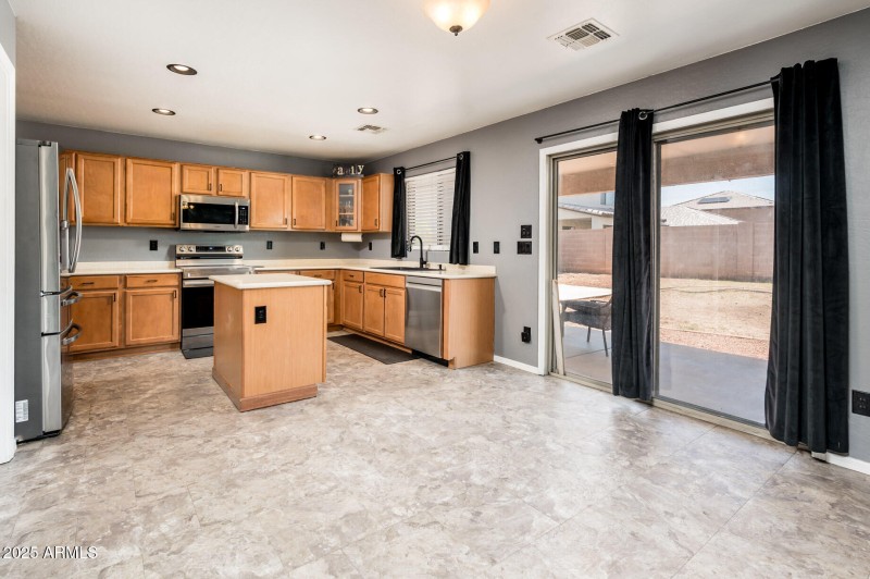 9735 W Kirby Ave - MLS-17