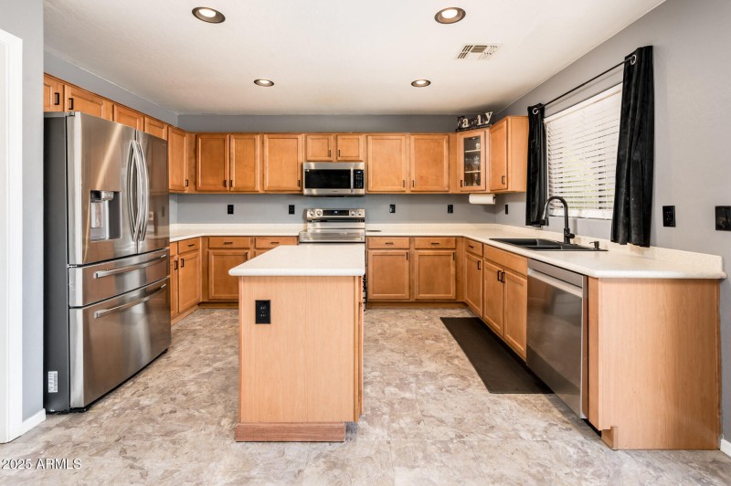 9735 W Kirby Ave - MLS-18