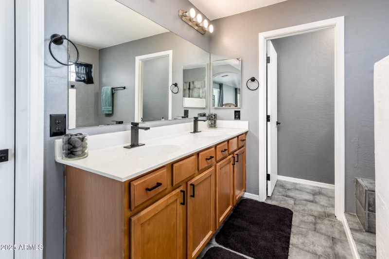 9735 W Kirby Ave - MLS-30